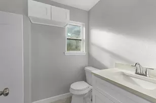 609 Debbie Ln, Alvin, TX 77511 - Photo 13