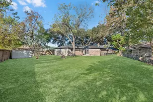 609 Debbie Ln, Alvin, TX 77511 - Photo 21