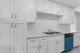 609 Debbie Ln, Alvin, TX 77511 - Photo 9