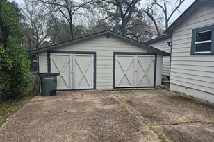 1017 Hazel Ave, Huntsville, TX 77320 - Photo 3