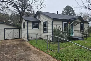 1017 Hazel Ave, Huntsville, TX 77320 - Photo 1