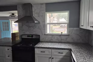 1017 Hazel Ave, Huntsville, TX 77320 - Photo 17