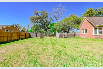 2801 Avenue I, Bay City, TX 77414 - Photo 3