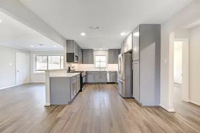 6026 Clarewood Drive, Houston, TX 77081 - Photo 5