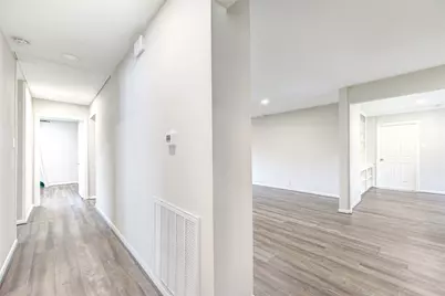 6026 Clarewood Drive, Houston, TX 77081 - Photo 15