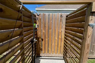 3424 Ursuline St, Galveston, TX 77550 - Photo 43