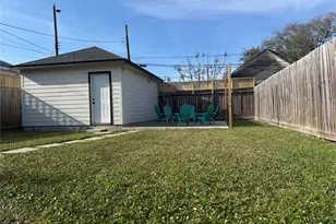 3424 Ursuline St, Galveston, TX 77550 - Photo 37