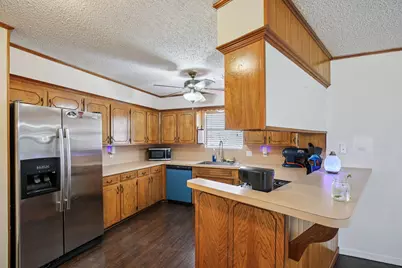 315 Arrowwood St, Lake Jackson, TX 77566 - Photo 3