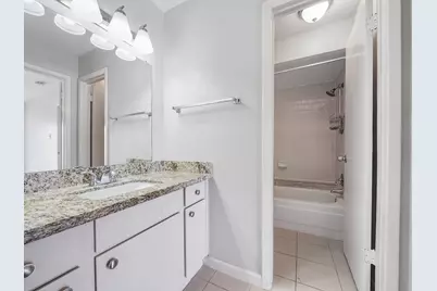 6633 W Airport Boulevard #1106, Houston, TX 77035 - Photo 15