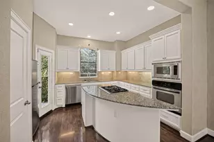 546 Bomar St, Houston, TX 77006 - Photo 1