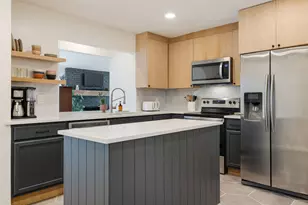 3711 Moss Tree Rd, Houston, TX 77043 - Photo 9