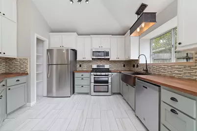 11439 Devencrest Drive, Houston, TX 77066 - Photo 7