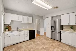 4018 Woodhaven St, Houston, TX 77025 - Photo 5