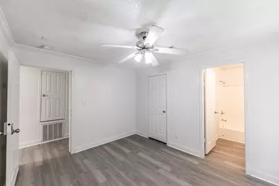 130 Varsity Circle, Huntsville, TX 77340 - Photo 11