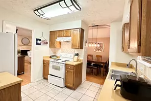 706 Leicester Ln, Houston, TX 77034 - Photo 9