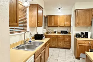 706 Leicester Ln, Houston, TX 77034 - Photo 7