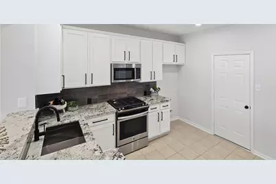 14 Valley Oaks Circle, The Woodlands, TX 77382 - Photo 9