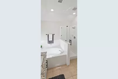 14 Valley Oaks Circle, The Woodlands, TX 77382 - Photo 13