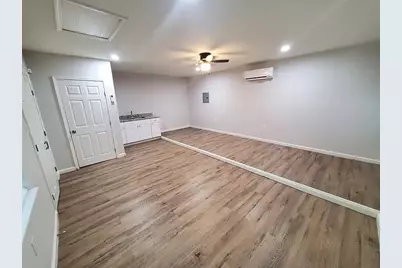 627 Glenburnie Drive, Houston, TX 77022 - Photo 17