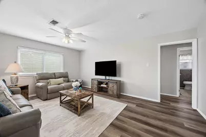 161 Barracuda Street, Hitchcock, TX 77563 - Photo 5