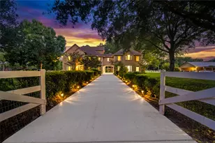 200 Creekside Ct, Sealy, TX 77474 - Photo 1