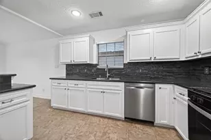 16 N Curlew St, La Marque, TX 77568 - Photo 17