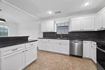 16 N Curlew Street, La Marque, TX 77568 - Photo 21