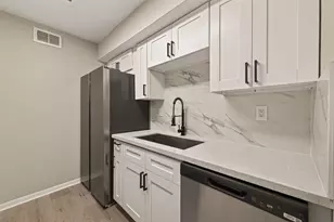 1860 White Oak Dr, Houston, TX 77009 - Photo 13