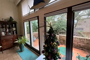 702 N Holiday Dr, Galveston, TX 77550 - Photo 13