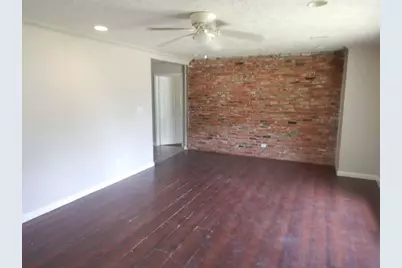 5854 Heron Drive, Houston, TX 77033 - Photo 3