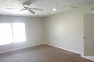 5854 Heron Dr, Houston, TX 77033 - Photo 5