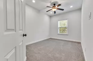 3911 Kennon St, Houston, TX 77009 - Photo 9