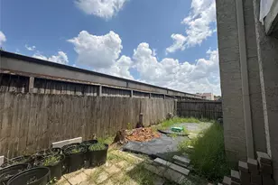 10075 Westpark Dr, Houston, TX 77042 - Photo 25