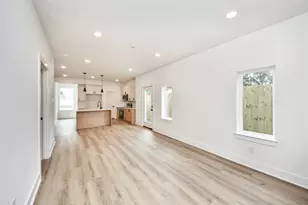 934 South Ln, Houston, TX 77088 - Photo 33