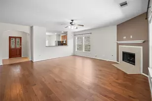 12920 Meadow Springs Dr, Pearland, TX 77584 - Photo 5