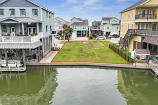 413 Amanda Cir, Galveston, TX 77554 - Photo 1