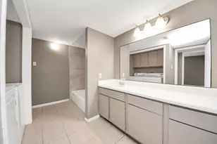 3105 Walnut Bend Ln, Houston, TX 77042 - Photo 17