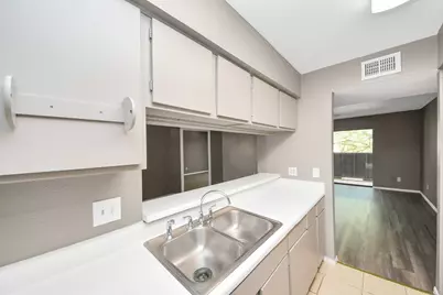3105 Walnut Bend Ln #32, Houston, TX 77042 - Photo 9