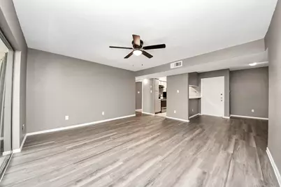 3105 Walnut Bend Ln #32, Houston, TX 77042 - Photo 5