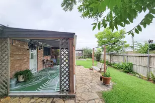 1629 Canary Cir, League City, TX 77573 - Photo 3