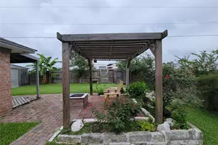 1629 Canary Cir, League City, TX 77573 - Photo 5