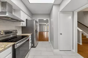 995 Memorial Village Dr, Houston, TX 77024 - Photo 7