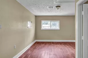 253 N Shanks St, Clute, TX 77531 - Photo 11