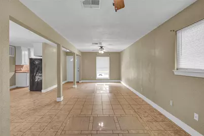 253 N Shanks Street, Clute, TX 77531 - Photo 3