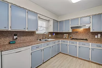 108 Spruce Street, Lake Jackson, TX 77566 - Photo 11