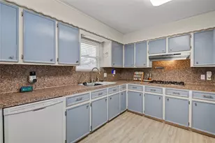 108 Spruce St, Lake Jackson, TX 77566 - Photo 11