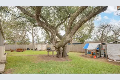 108 Spruce Street, Lake Jackson, TX 77566 - Photo 31