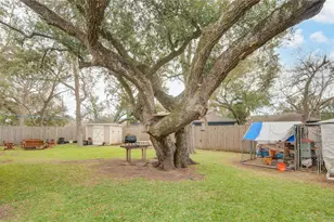 108 Spruce St, Lake Jackson, TX 77566 - Photo 31