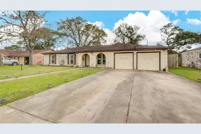 108 Spruce Street, Lake Jackson, TX 77566 - Photo 3