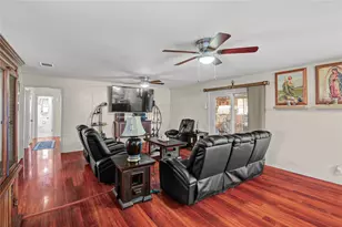 108 Spruce St, Lake Jackson, TX 77566 - Photo 7